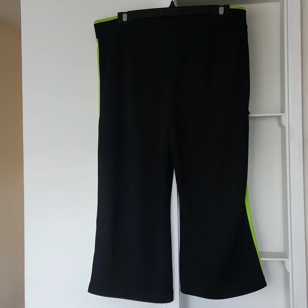 Made for Life Quick-Dri Capris Track Pants Athletic Black Neon Green L - Picture 2 of 10